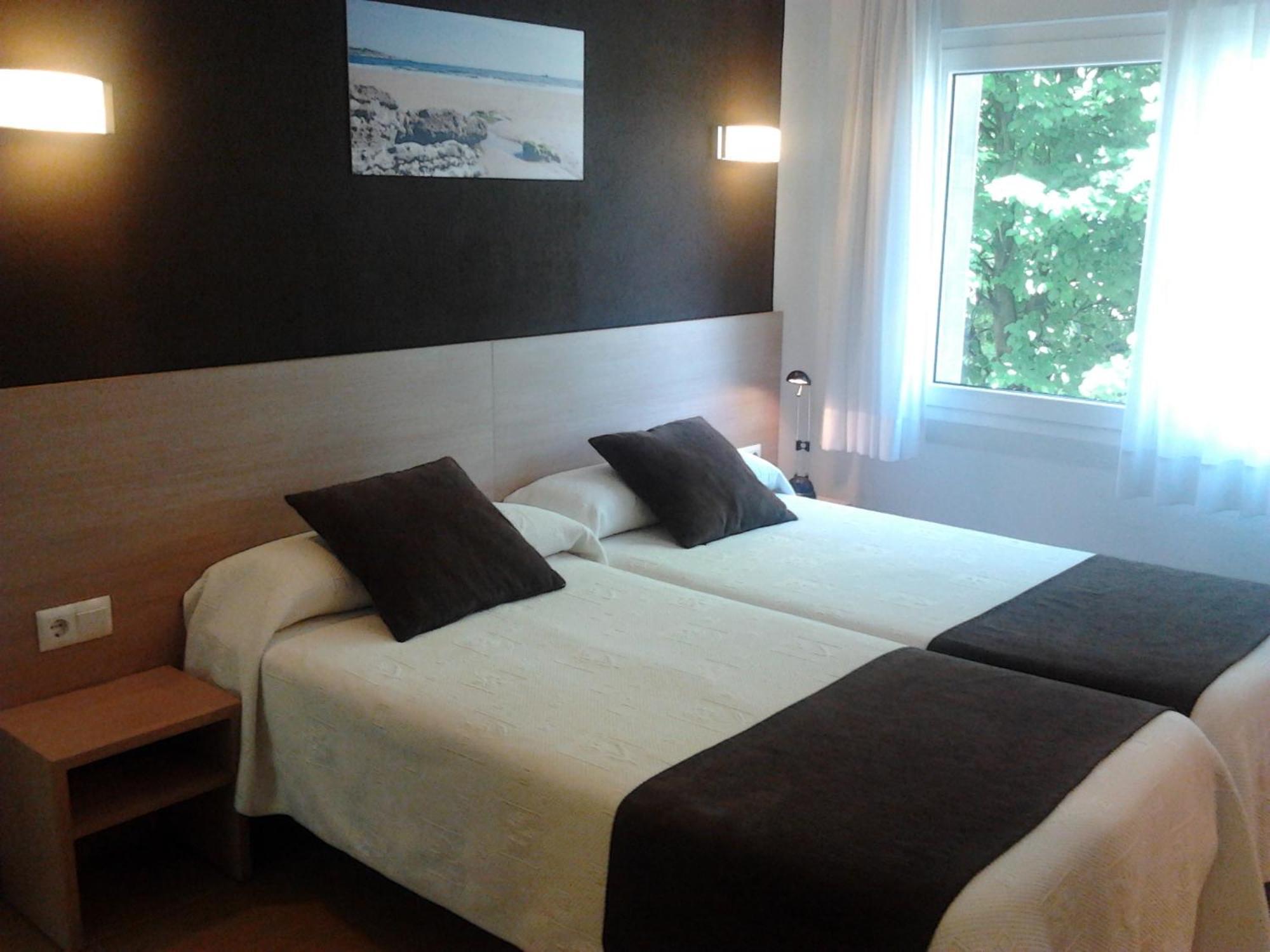 Twin Room,1586838619:JPEG